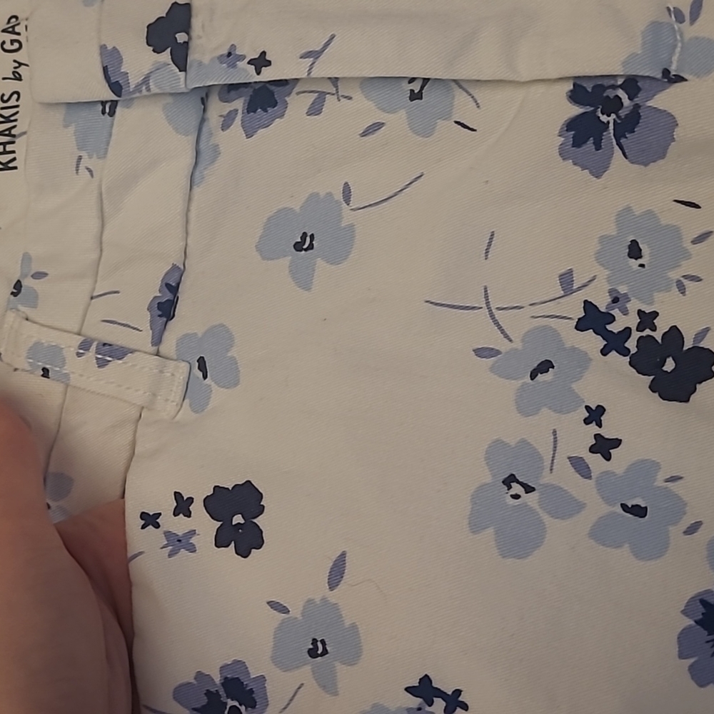 NWOT Khakis by GAP White with Blue Floral Print Pants with Pockets - Picture 6 of 13